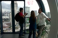 Pemandangan indah ini menarik minat pengunjung berfoto ria. Kapsul-kapsul ini juga bisa dibooking untuk pesta ulang tahun, momen romantis hingga pesta pernikahan. Kapsul bisa disulap sesuai selera dan tema masing-masing even (Aan/detikTravel)