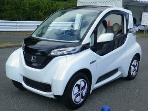 Menjajal Mobil Imut Honda