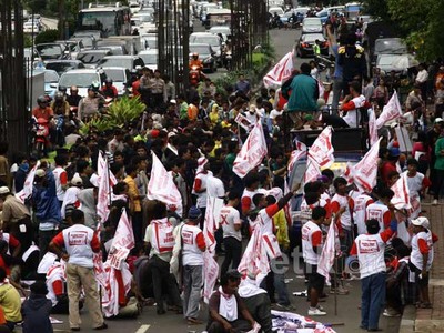 Ada Demo, Jalur Lambat di Depan KPK Macet