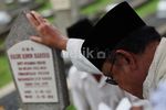 Habibie Ziarah ke Makam Istrinya