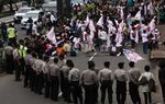 Ada Demo, Jalur Lambat di Depan KPK Macet