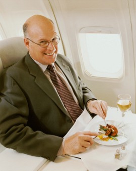 Ngemil Kacang dan Buah Segar Agar Tetap Bugar Selama Perjalanan (1)