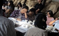 Usai mengidentifikasi aroma dan rasa kopi, peserta diharuskan menulis karakteristik kopi menurut interpretasinya. Mulai dari jenis kopi,jenis aroma, sekaligus memberi penilaian.