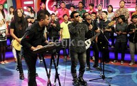 Mantan suami Maia Estianty itu beraksi bersama Judika. Gus Mun/detikFoto.