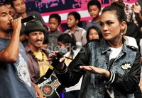 Selain Luna Maya, sederet selebriti lainnya juga hadir untuk merayakan ulang tahun Raffi Ahmad. Gusmun/detikFoto.