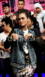 Luna Maya Berpose dengan Raffi Ahmad