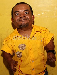 Pemilik nama lengkap Usnan Batubara itu harus melewati jalan yang terjal untuk bisa seperti saat ini.