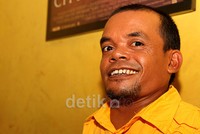 Ucok dulunya hanya anak seorang petani yang bercoba mengubah nasib dengan pergi ke ibukota Jakarta.