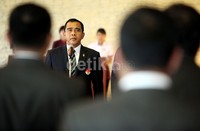 Tono memberikan pengarahan kepada para pengurus.
