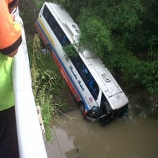 Bus Rosalia Indah Terjun ke Sungai Diduga Rem Blong