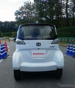 Menjajal Mobil Imut Honda