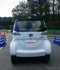 Dari penampilannya mobil ini super imut. Lihat saja panjangnya yang hanya 2.500 mm dengan lebar 1.250 mm. (Dok Response)