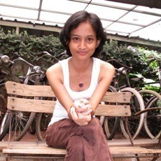 Maryam Supraba, Terjun Dunia Akting Diawali Main Teater