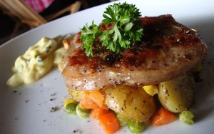 Mencicipi Beefsteak dan Rustic Potato Racikan Steakology