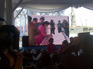 Ibu Ani Resmikan Rumah, Kapal, Mobil dan Motor Pintar di Priok