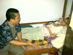 Kunjungi Rumah Dera, KPAI Bantu Rawat Dara & Ibunya di RS Pasar Rebo