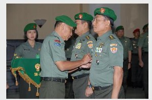 Jenderal Pramono Edhie Terima Laporan Sertijab Wakil KSAD