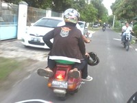 Pastinya bukan kaki boncenger yang di belakang. (Foto Khoirul Anwar).