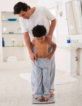 Kendalikan Berat Badan Anak dengan 4 Cara Ini!