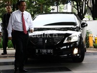 Agus Martowardojo datang mengunakan mobil Toyota Crown Royal Ssloon Napol B 1189 RFS. Ramses/detikFoto.