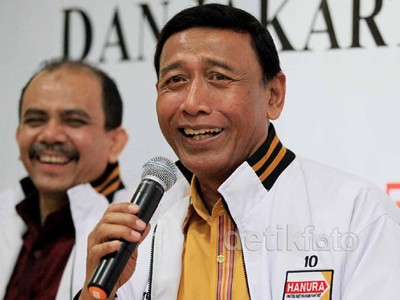 Hasil Survei Naik, Hanura Senang