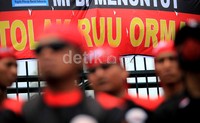 Dalam orasinya mereka menyebut aksi hari ini hanya sebagai aksi warming-up (pemanasan) untuk demonstrasi pada tanggal 26-29 Februari 2013.