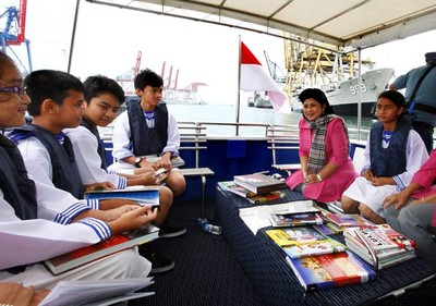 Ani Yudhoyono Resmikan Kapal Pintar