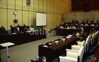 Seluruh anggota Komisi V menyetujui pergantian ketua Komisi V dari Yasti Soepredjo Mokoagow kepada Laurens Bahang Dama. Ramses/detikFoto.