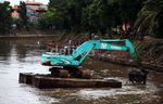 Cegah Banjir, Kali Ciliwung Dikeruk