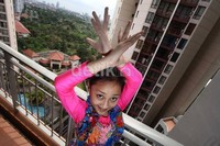 Kemampuan bocah perempuan asal Bogor ini dalam berlenggak-lenggok membawakan berbagai tarian daerah tak bisa dipandang sebelah mata.
