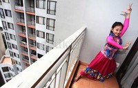 Oleh sang ibu, ia kemudian diikutkan kelas tari di sebuah sanggar di Bogor sejak berusia 7 tahun.