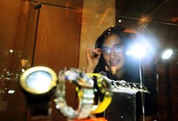 Dalam pameran nanti akan dibagi dalam lima zona, yakni barang-barang elektronik, souvenir dan pernak-pernik, peralatan rumah tangga dan elektrik, produk busana dan aneka aksesoris, serta arloji dan jam.