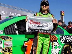 Wanita Tercepat di Lintasan NASCAR