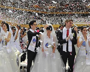 Wow! 24 Ribu Pasangan Ikut Nikah Massal Lewat Internet