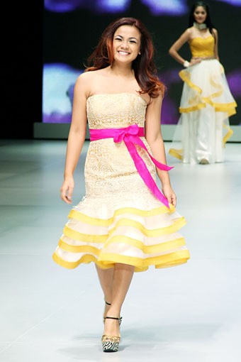 Jakarta, Indonesia - 14 Februari 2013. Blossoms by Jeanny Ang Couture Spring/Summer Collection 2013. Indonesia Fashion Week 2013 at Jakarta Convention Center. Senayan. Jakarta. [Foto: Mohammad Abduh/Wolipop]