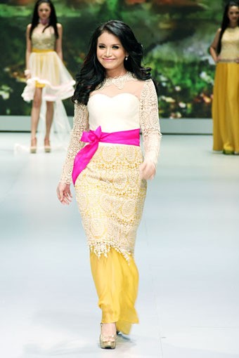 Jakarta, Indonesia - 14 Februari 2013. Blossoms by Jeanny Ang Couture Spring/Summer Collection 2013. Indonesia Fashion Week 2013 at Jakarta Convention Center. Senayan. Jakarta. [Foto: Mohammad Abduh/Wolipop]