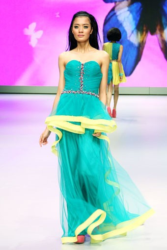 Jakarta, Indonesia - 14 Februari 2013. Blossoms by Jeanny Ang Couture Spring/Summer Collection 2013. Indonesia Fashion Week 2013 at Jakarta Convention Center. Senayan. Jakarta. [Foto: Mohammad Abduh/Wolipop]