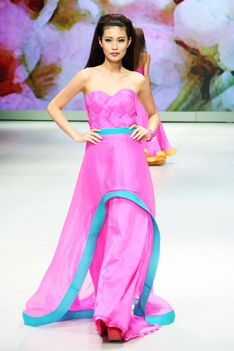 Jakarta, Indonesia - 14 Februari 2013. Blossoms by Jeanny Ang Couture Spring/Summer Collection 2013. Indonesia Fashion Week 2013 at Jakarta Convention Center. Senayan. Jakarta. [Foto: Mohammad Abduh/Wolipop]