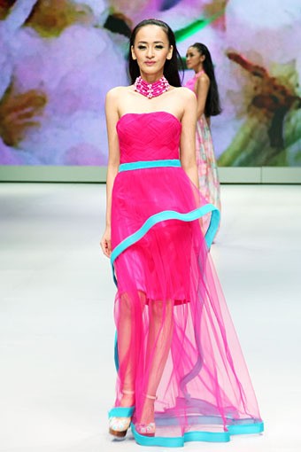 Jakarta, Indonesia - 14 Februari 2013. Blossoms by Jeanny Ang Couture Spring/Summer Collection 2013. Indonesia Fashion Week 2013 at Jakarta Convention Center. Senayan. Jakarta. [Foto: Mohammad Abduh/Wolipop]