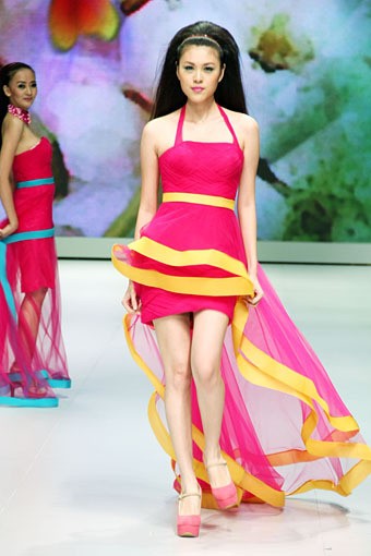 Jakarta, Indonesia - 14 Februari 2013. Blossoms by Jeanny Ang Couture Spring/Summer Collection 2013. Indonesia Fashion Week 2013 at Jakarta Convention Center. Senayan. Jakarta. [Foto: Mohammad Abduh/Wolipop]