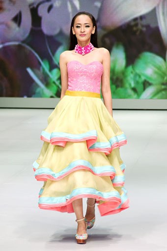 Jakarta, Indonesia - 14 Februari 2013. Blossoms by Jeanny Ang Couture Spring/Summer Collection 2013. Indonesia Fashion Week 2013 at Jakarta Convention Center. Senayan. Jakarta. [Foto: Mohammad Abduh/Wolipop]