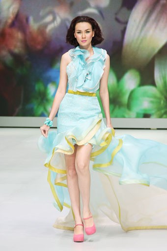 Jakarta, Indonesia - 14 Februari 2013. Blossoms by Jeanny Ang Couture Spring/Summer Collection 2013. Indonesia Fashion Week 2013 at Jakarta Convention Center. Senayan. Jakarta. [Foto: Mohammad Abduh/Wolipop]