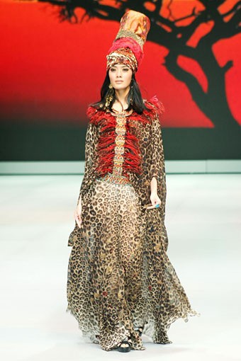 Jakarta, Indonesia - 14 Februari. Melinda Looi Couture Collection 2013. Indonesia Fashion Week 2013 at Jakarta Convention Center. 14 Februari 2013. Senayan. Jakarta. [Foto: Mohammad Abduh/Wolipop]