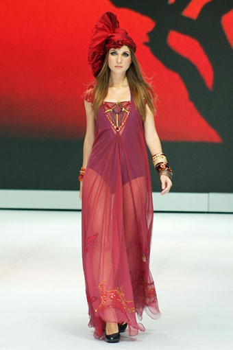 Jakarta, Indonesia - 14 Februari. Melinda Looi Couture Collection 2013. Indonesia Fashion Week 2013 at Jakarta Convention Center. 14 Februari 2013. Senayan. Jakarta. [Foto: Mohammad Abduh/Wolipop]