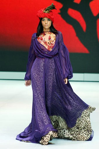 Jakarta, Indonesia - 14 Februari. Melinda Looi Couture Collection 2013. Indonesia Fashion Week 2013 at Jakarta Convention Center. 14 Februari 2013. Senayan. Jakarta. [Foto: Mohammad Abduh/Wolipop]