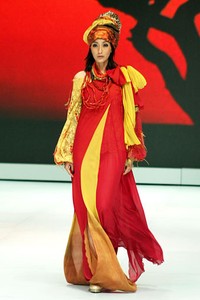 Jakarta, Indonesia - 14 Februari. Melinda Looi Couture Collection 2013. Indonesia Fashion Week 2013 at Jakarta Convention Center. 14 Februari 2013. Senayan. Jakarta. [Foto: Mohammad Abduh/Wolipop]