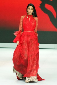 Jakarta, Indonesia - 14 Februari. Melinda Looi Couture Collection 2013. Indonesia Fashion Week 2013 at Jakarta Convention Center. 14 Februari 2013. Senayan. Jakarta. [Foto: Mohammad Abduh/Wolipop]