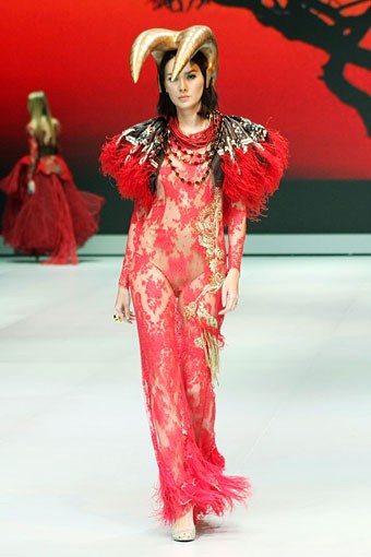 Jakarta, Indonesia - 14 Februari. Melinda Looi Couture Collection 2013. Indonesia Fashion Week 2013 at Jakarta Convention Center. 14 Februari 2013. Senayan. Jakarta. [Foto: Mohammad Abduh/Wolipop]