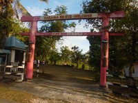 Sebuah gapura besar bertuliskan huruf hiragana Jepang menjadi gerbang utama turis yang baru datang (Hany/detikTravel)