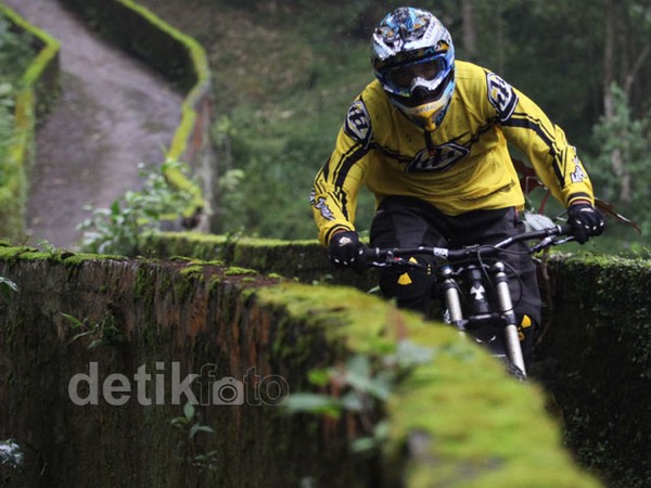 Taman Safari Buka Track Sepeda Downhill